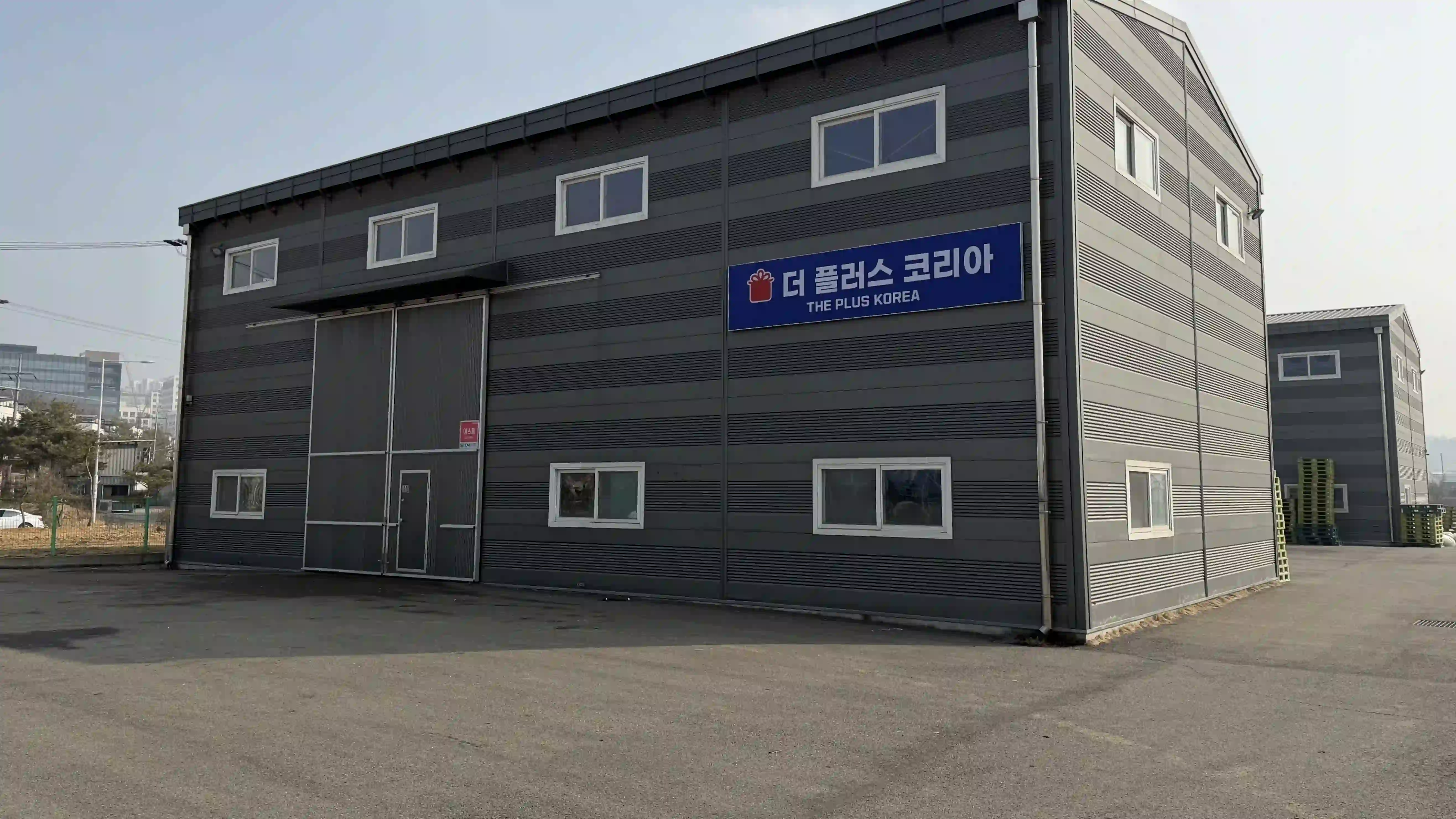 더플러스코리아 본사 및 물류 전경 5